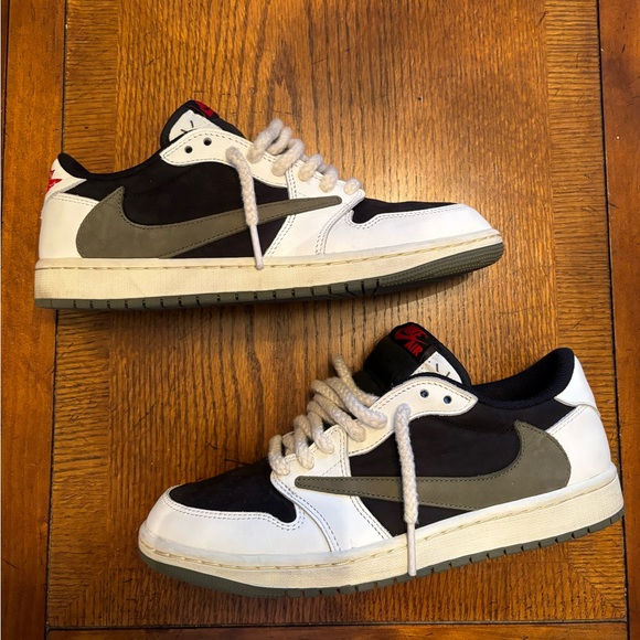 Travis Scott Jordan 1 Low Olive main image 6